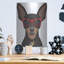 «Pinscher miniature portant des lunettes de hipster» par les affiliés Furbaby-1147288544