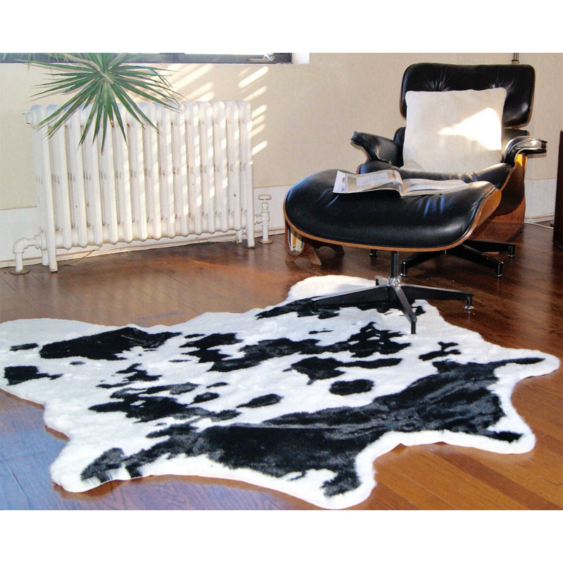 Tapis noir et blanc en imitation de peau de vache Ingham, Nouveauté 6 pi 11 po x 7 pi 6 po