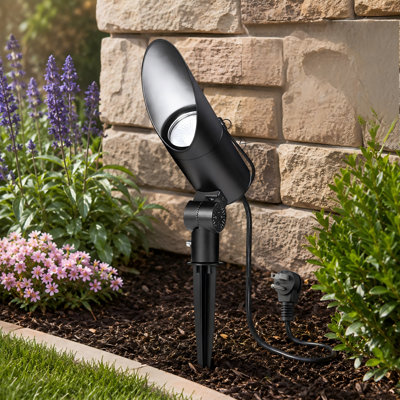 20W 5000K Outdoor Dusk-to-Dawn Flag-Pole Spotlight with Sensor, 120V Plug-In Power, 30+ ft Focus Range and Weatherproof Heavy-Duty Aluminum Housing for Flags, Statues and Trees