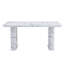 Élégante table de salle à manger en marbre avec un design en verre transparent, une texture délicate et une durabilité minimaliste