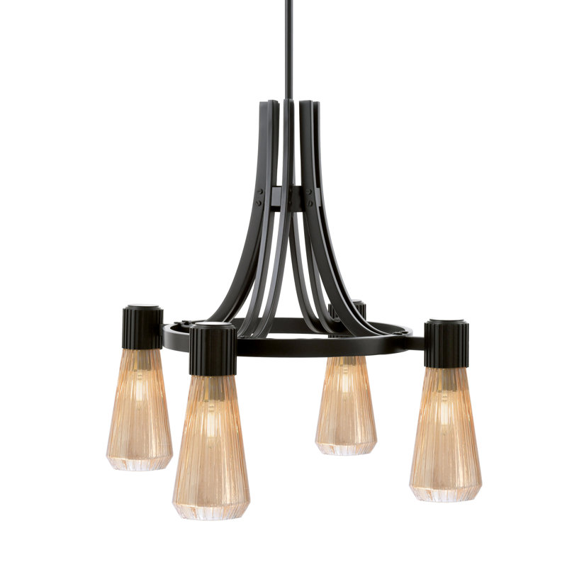 Lustre 4 lumières Brewer illustré en finition noir mat avec verre ambré 4 po