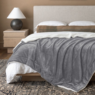 Essential Bedsure 260gsm Sherpa Fleece Blankets for Bed - Thick and Warm