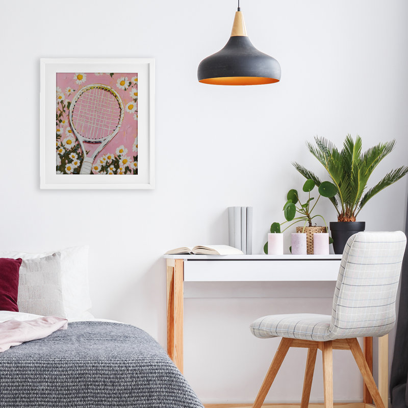 «Pink Tennis Racket & Daisies», reproduction sous verre encadrée, design par LSR Design Studio, H 16 po x l 13 po