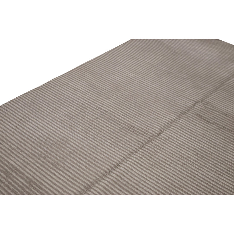 Hand Knotted Wool Area Rug in Ivory And Light Green