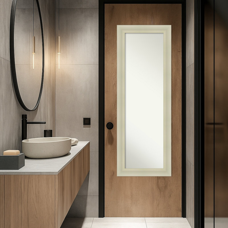 Miroir sur toute la longueur à cadre en bois non biseauté Oliver, Argent chaleureux