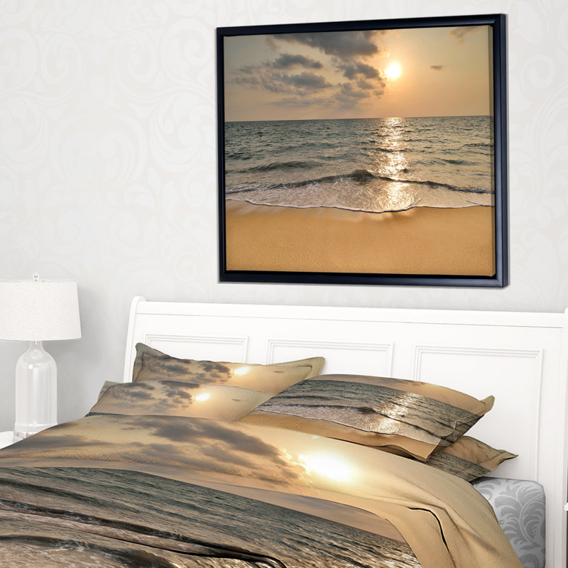 «Dark Tropical Sand Beach at Sunset», photographie, H 30 po x l 40 po x P 1,5 po, Toile avec cadre flottant