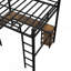 Lit mezzanine simple polyvalent avec bureau, tablettes et conception en L pour une configuration de chambre fonctionnelle et peu encombrante.-1551468050-1551468049