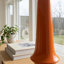 Vase décoratif Seny, col étroit, base évasée, céramique orange 16 po