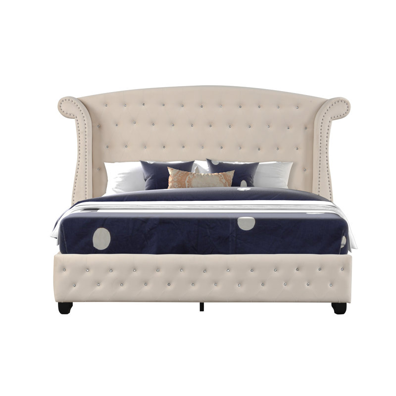 Ensemble de chambre avec grand lit 4 pièces en bois de couleur crème (NJ Inventory)