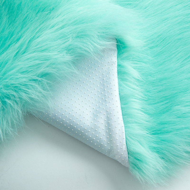 Tapis vert clair à poil long Enrica