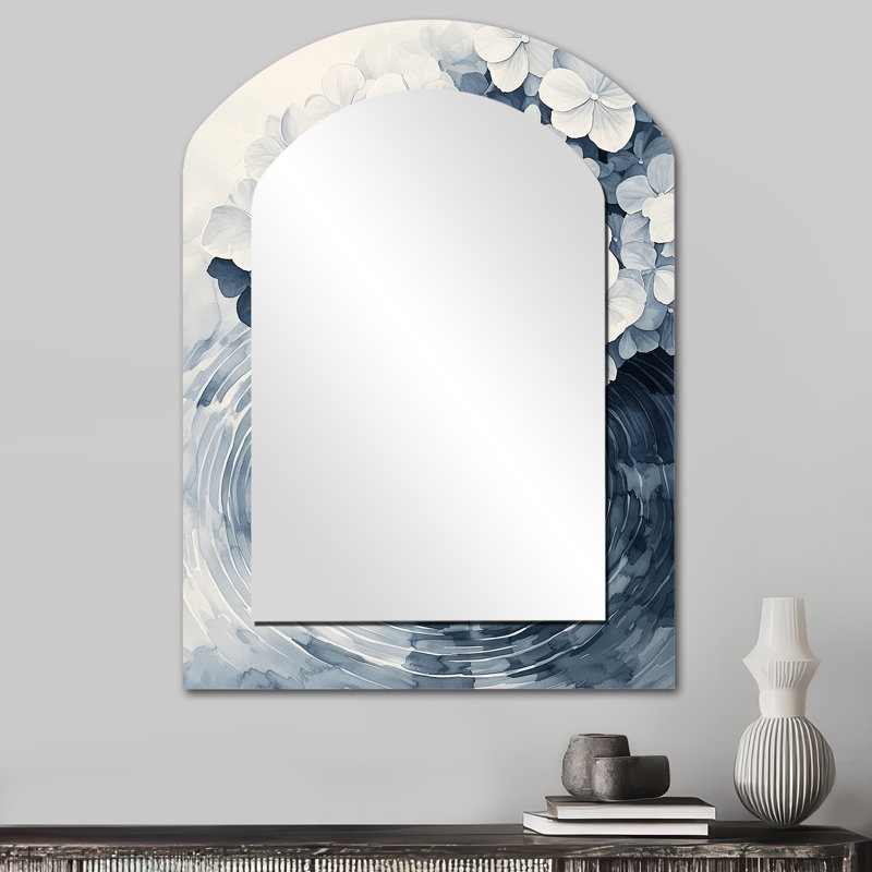 Hydrangea By The Pond Ripple Effect - Miroir mural traditionnel, 34 po x 25 po