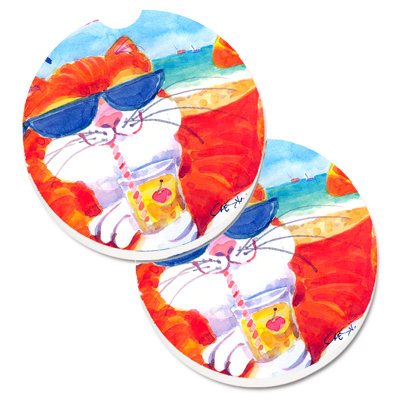 Chat frais avec verres au soleil à la sous-dessous de la voiture de plage