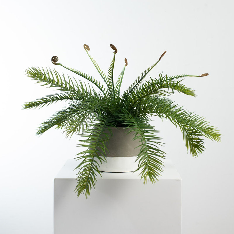 Fougère artificielle en pot