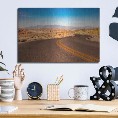«Winding Desert Road», art mural en métal