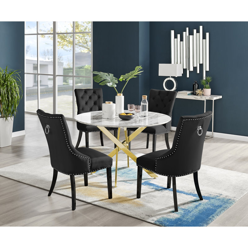 Ensemble repas pour quatre personnes