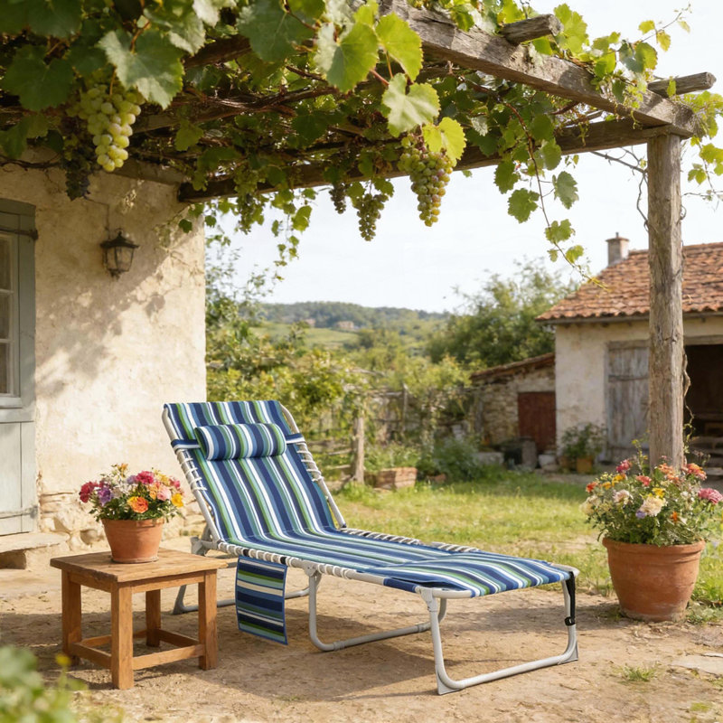 Chaise longue d'extérieur avec trou pour le visage et table d'appoint
