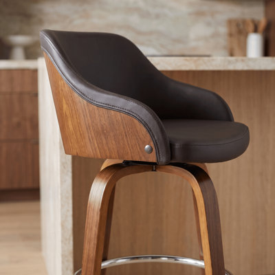 Tabouret de bar pivotant à hauteur de comptoir ou de bar en contreplaqué avec accoudoirs en similicuir et repose-pieds en métal Aiken