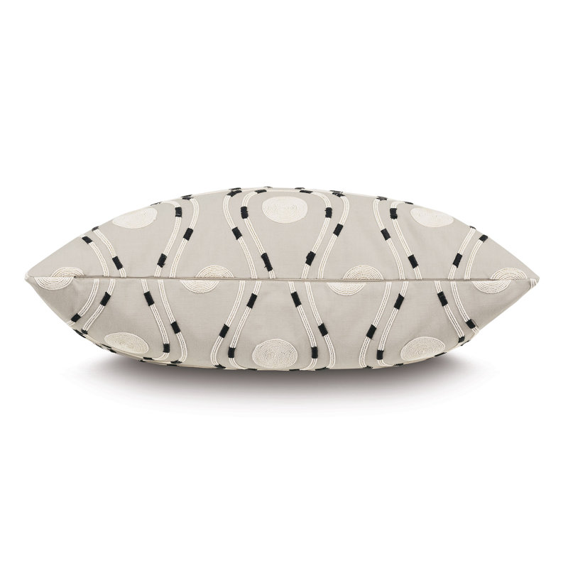 Housse et insert de coussin décoratif brodé Studio 773 Lifestyle Kaisen