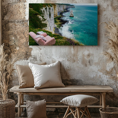 Toile, "Une scène côtière à couper le souffle avec des falaises dramatiques s'élevant brusquement à partir d'un art mural turquoise vibrant avec des vagues"