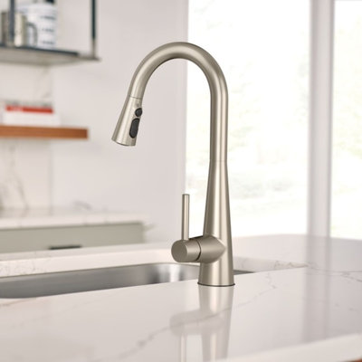 Robinet de cuisine à poignée simple rétractable élégant avec technologies Power Boost et Duralock Moen