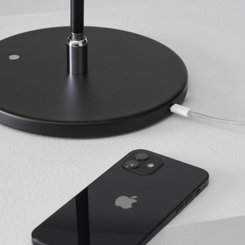 Lampe de bureau à DEL industrielle noire 20 po Libra, abat-jour réglable, port USB-C et gradateur à bouton tactile, Noir