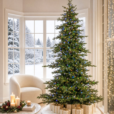 Sapin de Noël artificiel vert de 2,74 m (9 pi) préilluminé avec 900 lumières multicolores C4 couleur fraise