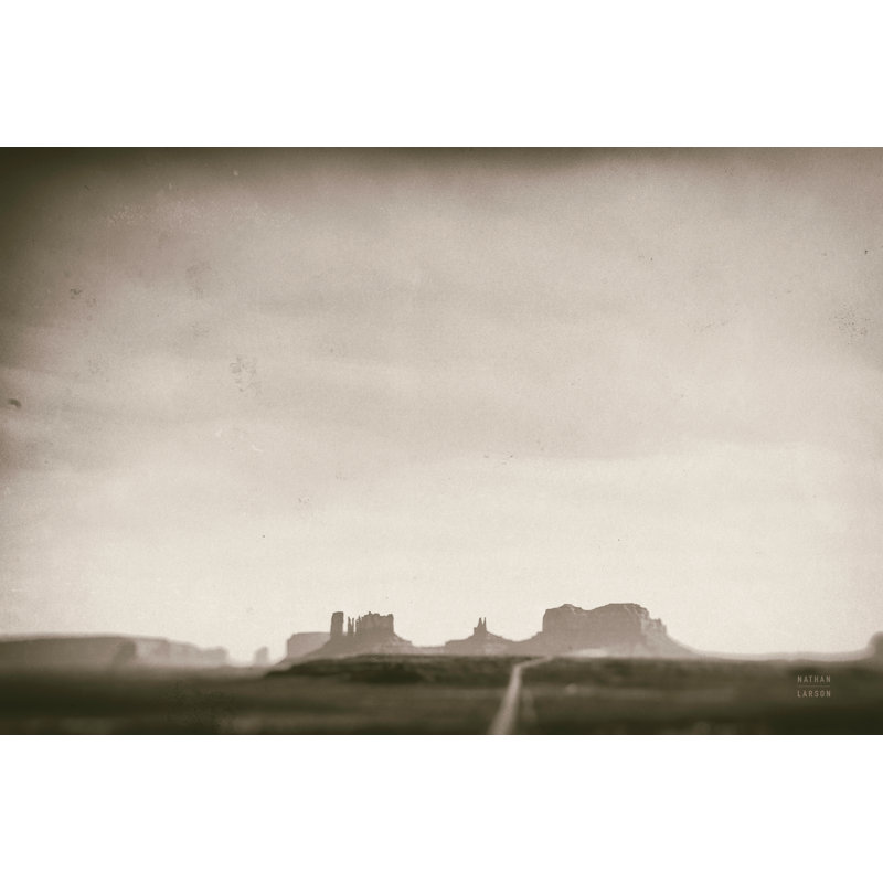 «Timeless Monument Valley no Signature» par Nathan Larson, H 32 po x l 48 po