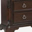 Table de chevet à 2 tiroirs - Bois massif et placage frêne, quincaillerie personnalisée, 45,7 cm de profondeur x 76,2 cm de largeur x 72,4 cm de hauteur, 31 kg. 2 avec placage + quincaillerie personnalisée : 44,7 cm de profondeur x 74,6 cm de largeur x 73 cm de hauteur, 31,2 kg.