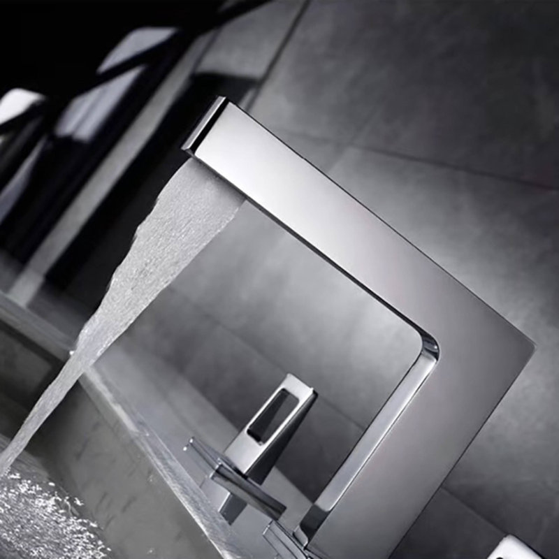 Widespread 2-handle Bathroom Faucet with Drain Assembly, Chrome
