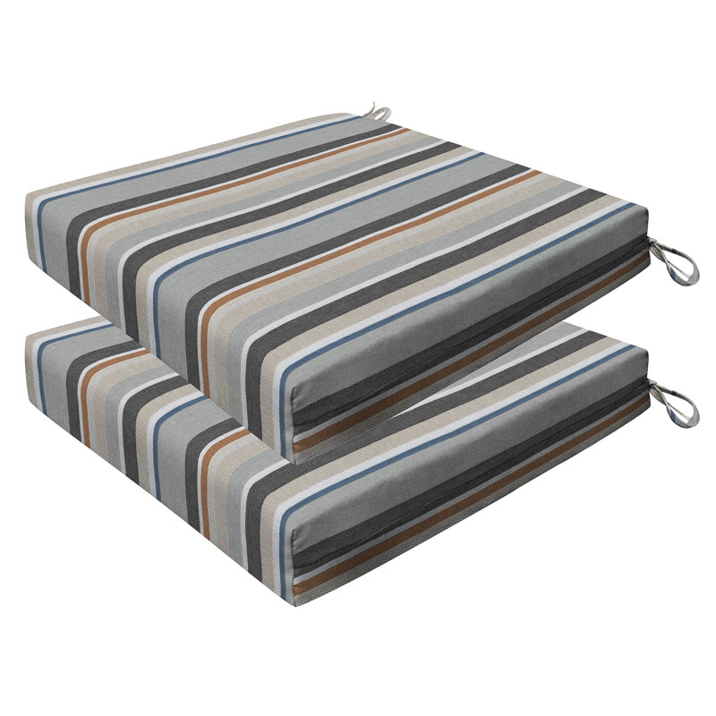 Coussin de siège d'extérieur carré Meridian, L 18 po x P 17,5 po, Rayures gris cendré