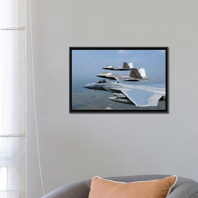 «F-15 and F / A-22 Raptors Fly», reproduction de photo sur toile