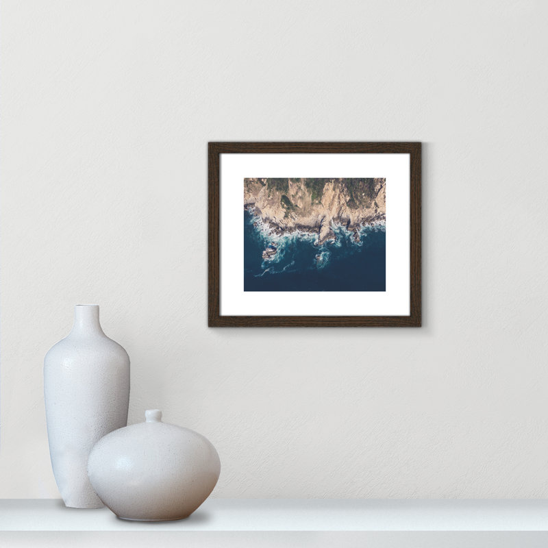 Zanna Coastal Cliff, Acapulco - reproduction de photo, Papier avec cadre à grain de bois noyer, Blanc