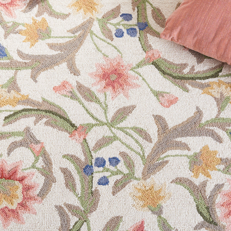 Chelsea Floral Area Rug In Ivory, Rectangle 114 x 175 cm