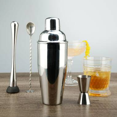 OGGI Classic Cocktail Shaker Stainless - 26 oz, Stainless Steel  Construction, Built in Strainer - Ideal Home Bar Drink Mixer, Bartender  Kit, Essential