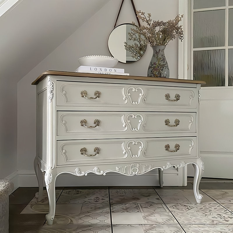 Armoire de rangement sculptée de style américain