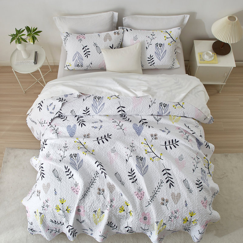3 Piece  All Season Cottagecore Microfiber Quilt Set, Queen Quilt + 2 Standard Shams, White Floral