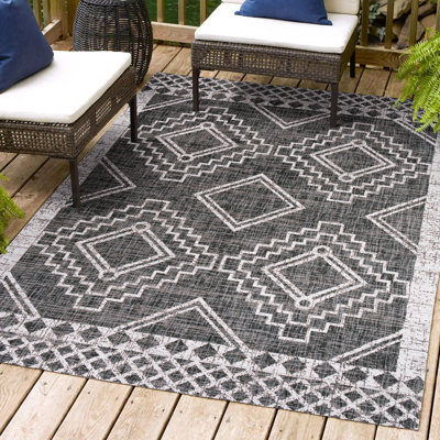 Senza Diamond Tribal Medallion Black/Ivory Indoor/Outdoor Rug