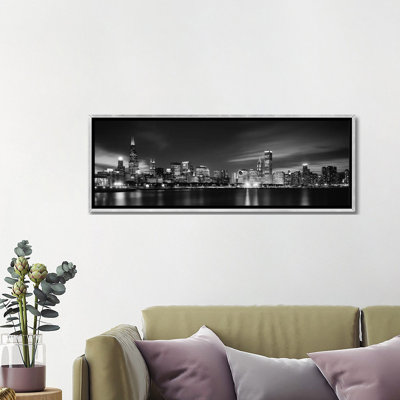 «Downtown Skyline At Night in B&W», Chicago, Cook County, Illinois par - Reproduction de photo panoramique sur toile