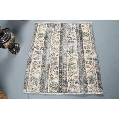 Tapis turc fabriqué à la main avec un motif floral délicat idéal pour rehausser l'esthétique de votre maison - brun / beige