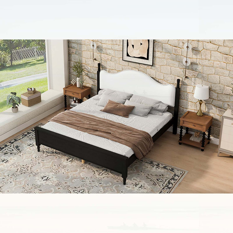 Lit plateforme très grand en bois avec tête de lit tapissier, confortable et élégant pour les chambres à coucher modernes