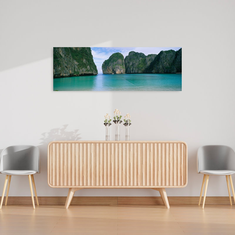Formations rocheuses dans l'océan, plage de Mahya, Ko Phi Phi Lee, îles Phi Phi, Thaïlande, plage abstraite tranquille, art mural