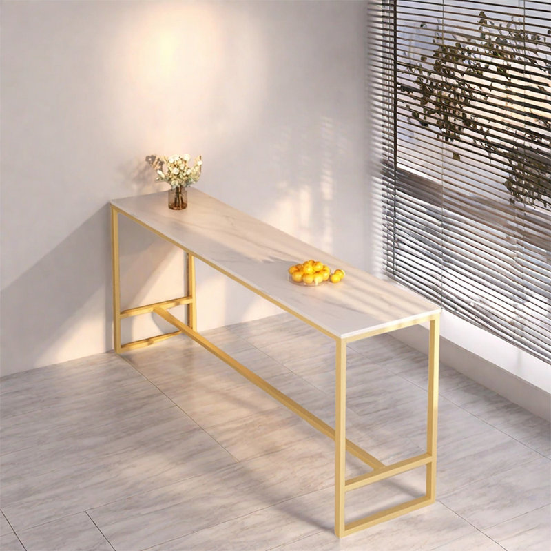 Le design est simple et élégant, H 41,30 po x l 62,90 po x P 19,60 po