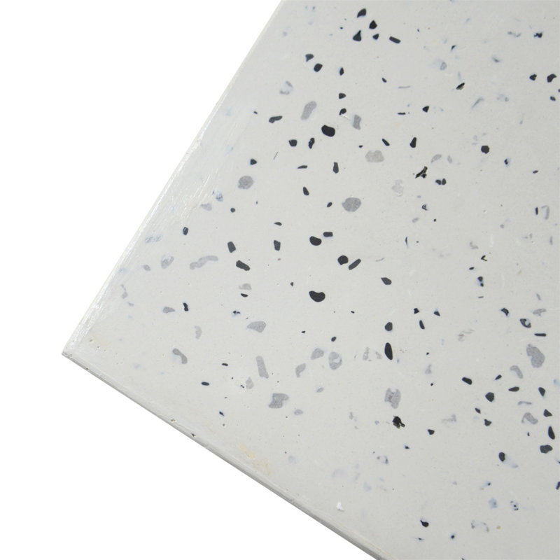 Table d'appoint en béton résistante aux intempéries avec conception prismatique pour une utilisation extérieure et intérieure