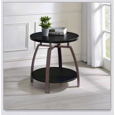Table de bout en nickel foncé et gris foncé avec base en métal inclinée et tablette centrale pour un décor moderne