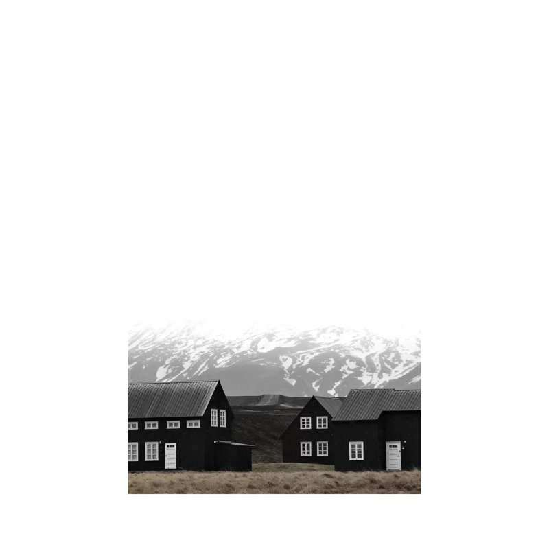 "Maisons noires de l'Islande I" par Monika Strigel, impression sur toile tendue, H 18 po x l 12 po x 1,5 po