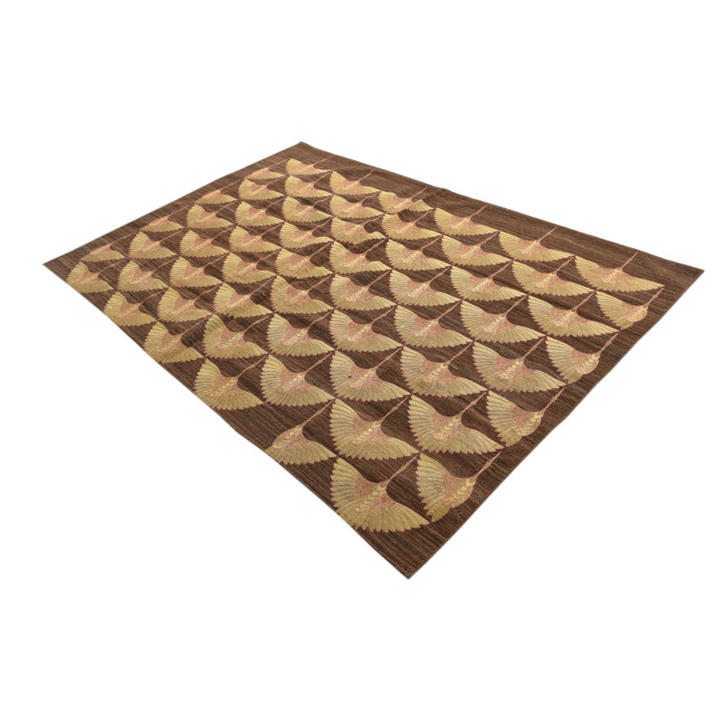 Tapis brun 5 pi 5 po x 7 pi 11 po