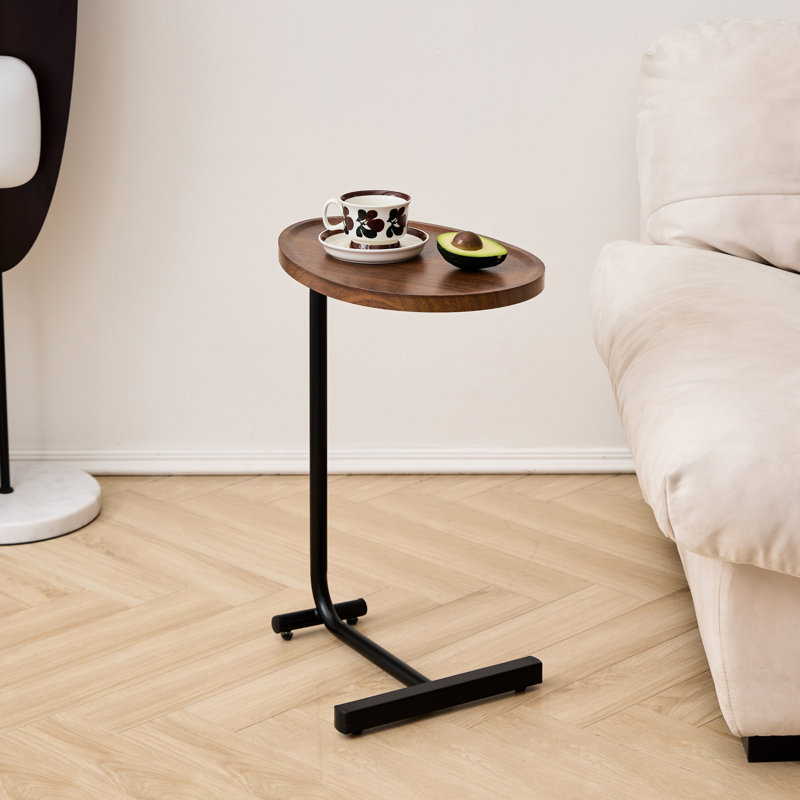 Table d'appoint brune pour le salon