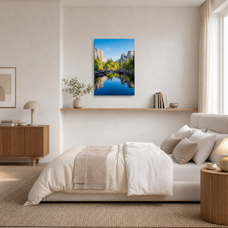 Tableau sur toile représentant des falaises de granit et des reflets sur la rivière, H 36 po x l 24 po