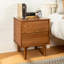 Table de chevet en bois Mid-Century à 2 tiroirs avec poignées découpées - caramel-584831404