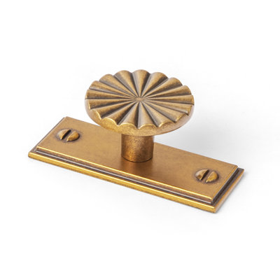 Bouton de 1,5 po de diamètre avec fleur arrière (G015)